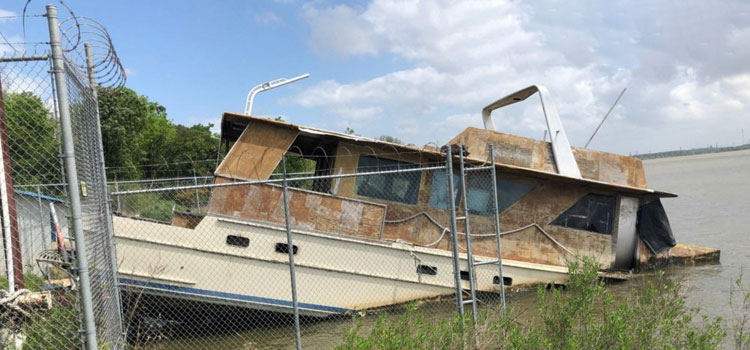 Junk Boat Removal Service in El Brazil, TX